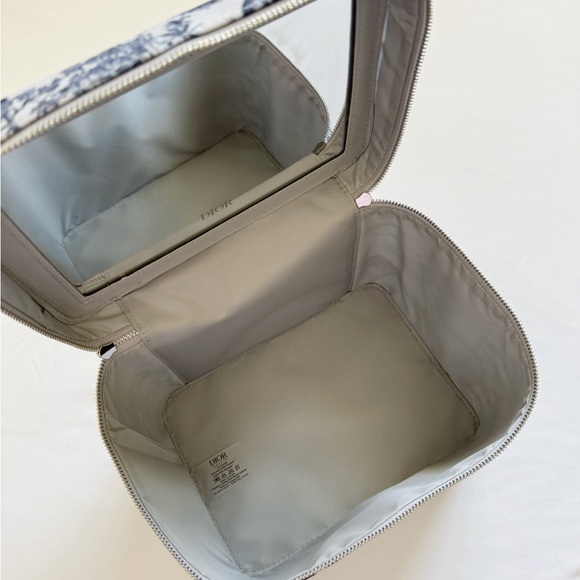 BRAND NEW Dior Beauty “Around the World” Vanity Bag - Picture 5 of 14